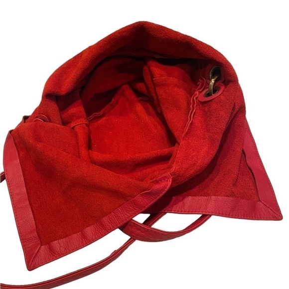 Red Leather Slouchy Shoulder Bag Purse w/Flap Closure Brass Hardware Vintage - Picture 9 of 14